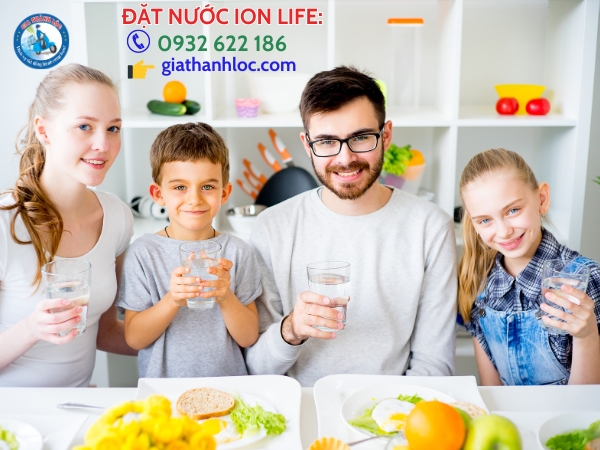 Nước uống I-on Life 1.25L thùng 12 chai 3 Mỗi ngày đều nên cung cấp đủ nước cho cơ thẻ