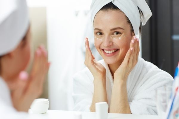 Cách làm mặt nạ với nước khoáng mặn Vĩnh Hảo